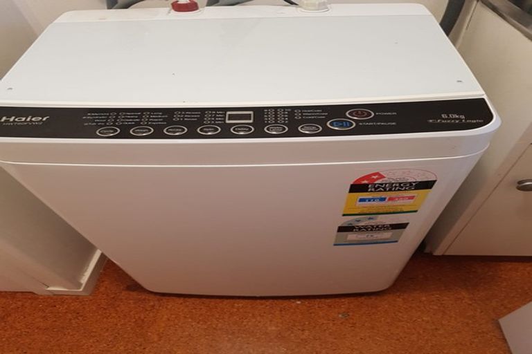 Photo of property in 2/112 Te Atatu Road, Te Atatu South, Auckland, 0610