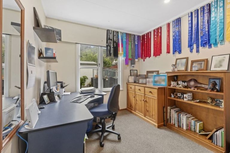 Photo of property in 43 Wood Street, Wainuiomata, Lower Hutt, 5014