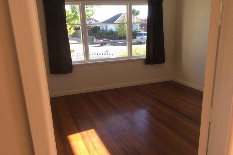 Photo of property in 2/11 Dunedin Street, Redwood, Christchurch, 8051