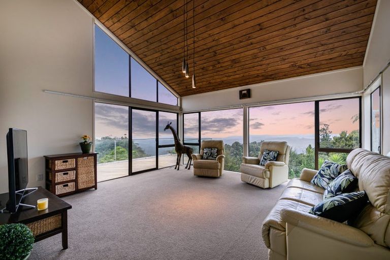 Photo of property in 922 West Coast Road, Waiatarua, Auckland, 0604