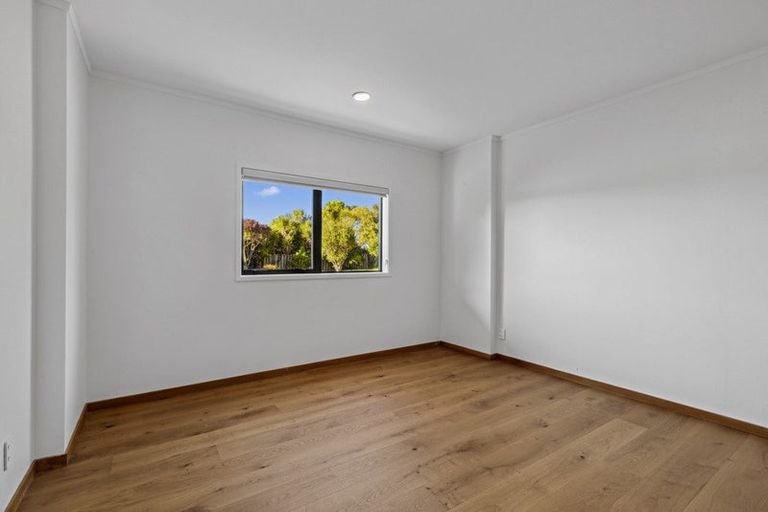 Photo of property in 13 Tarahanga Street, Northcote, Auckland, 0627