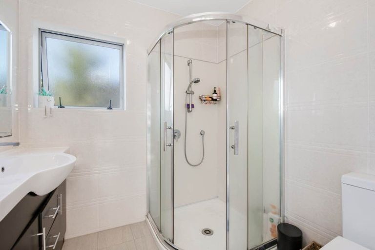 Photo of property in 69 Tamahere Drive, Glenfield, Auckland, 0629