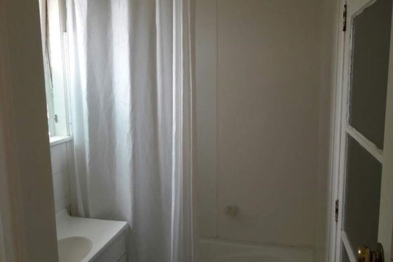 Photo of property in 5 Wycherley Drive, Bucklands Beach, Auckland, 2014