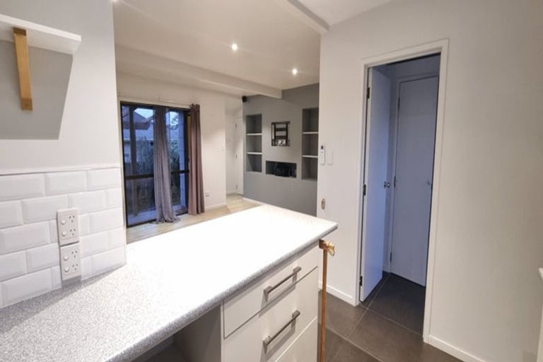 Photo of property in 2/24 Lancaster Road, Beach Haven, Auckland, 0626