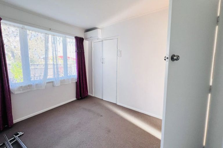 Photo of property in 50 Buscomb Avenue, Henderson, Auckland, 0610