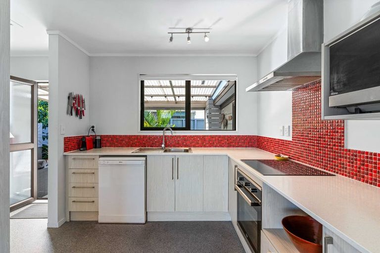 Photo of property in 408 Ocean Road, Whangamata, 3620