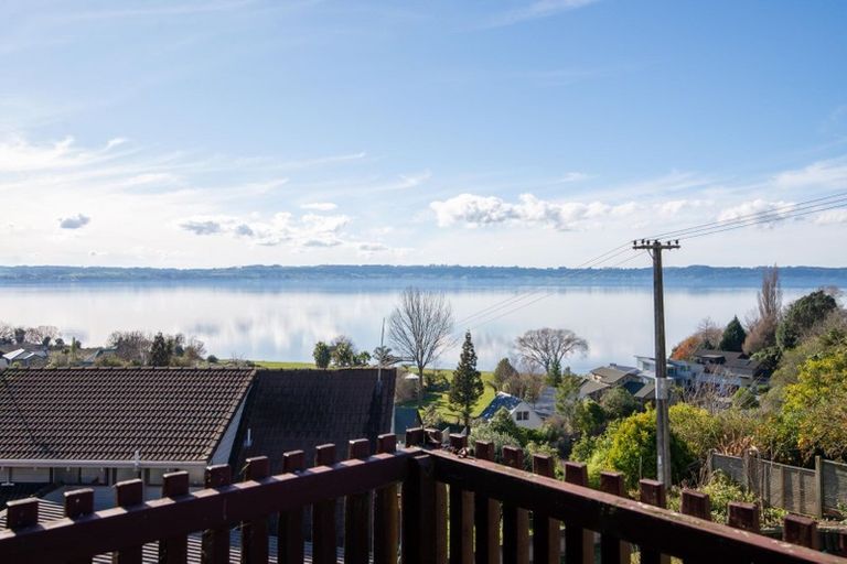 Photo of property in 5 Aries Place, Kawaha Point, Rotorua, 3010