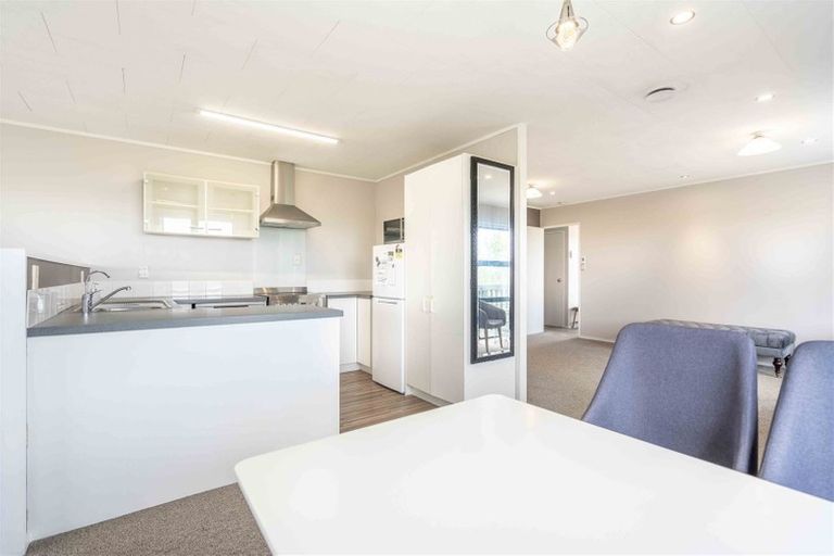 Photo of property in 16 Amery Place, West Harbour, Auckland, 0618