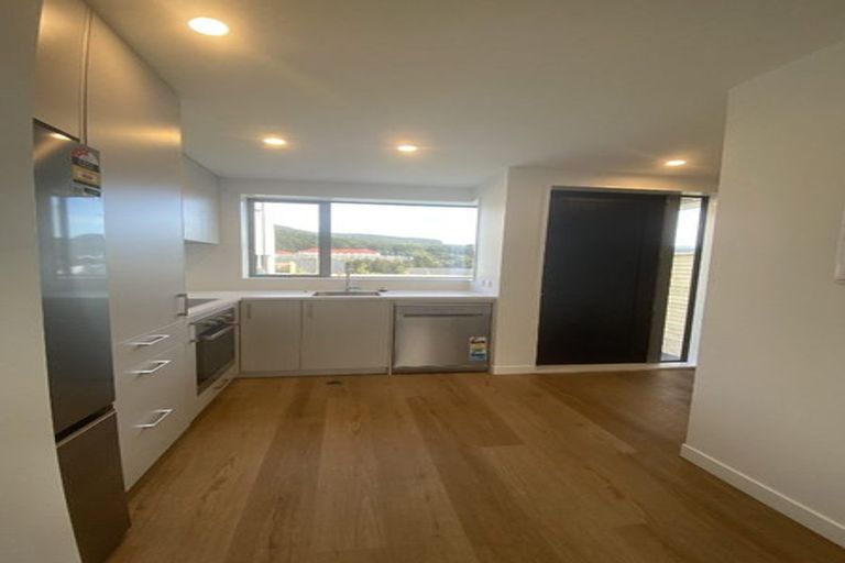 Photo of property in 1 Ara Paiwhenua, Tawa, Wellington, 5028