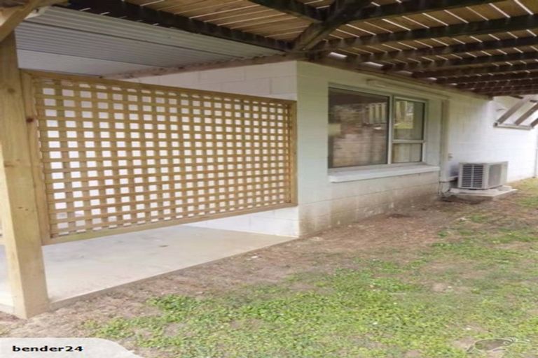 Photo of property in 1/46 John Dee Crescent, Red Beach, 0932