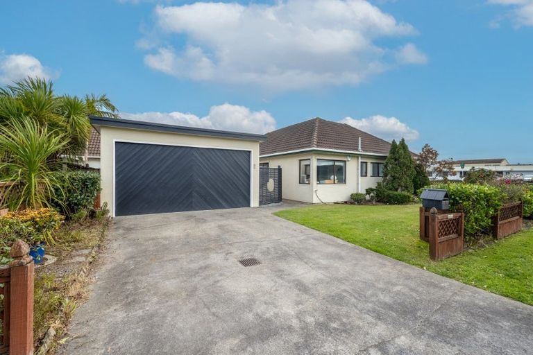 Photo of property in 2/55 Aviemore Drive, Highland Park, Auckland, 2010