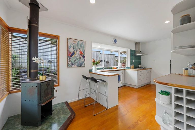 Photo of property in 13 Seymour Road, Mellons Bay, Auckland, 2014