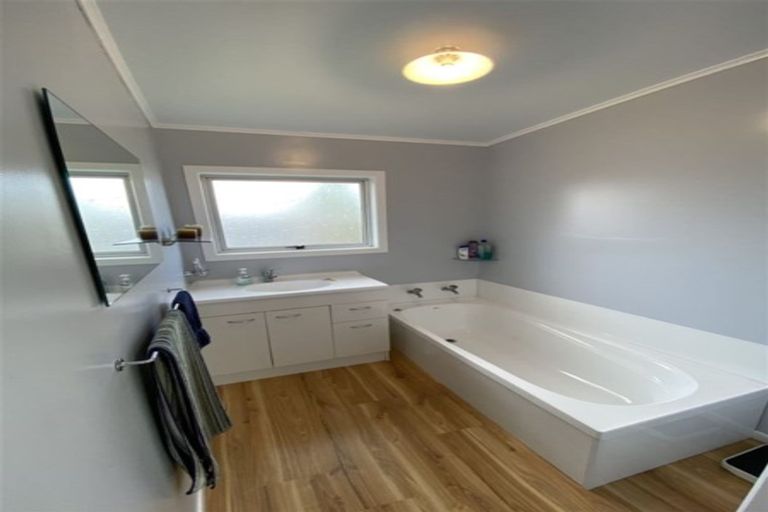 Photo of property in 5 Oak Avenue, Nawton, Hamilton, 3200