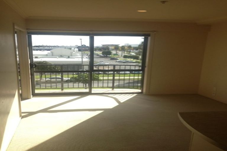 Photo of property in The Rennaissance, 2d/18 Ronwood Avenue, Manukau, Auckland, 2104