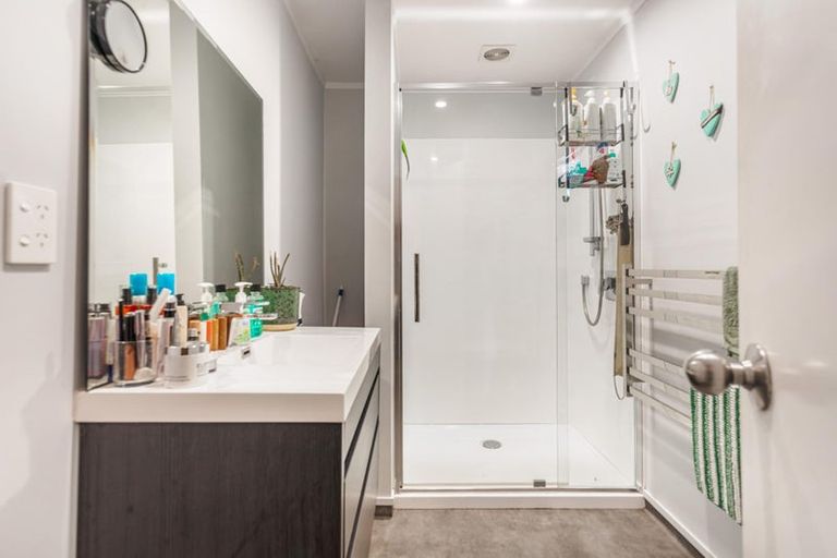 Photo of property in 59 Reynella Drive, Massey, Auckland, 0614