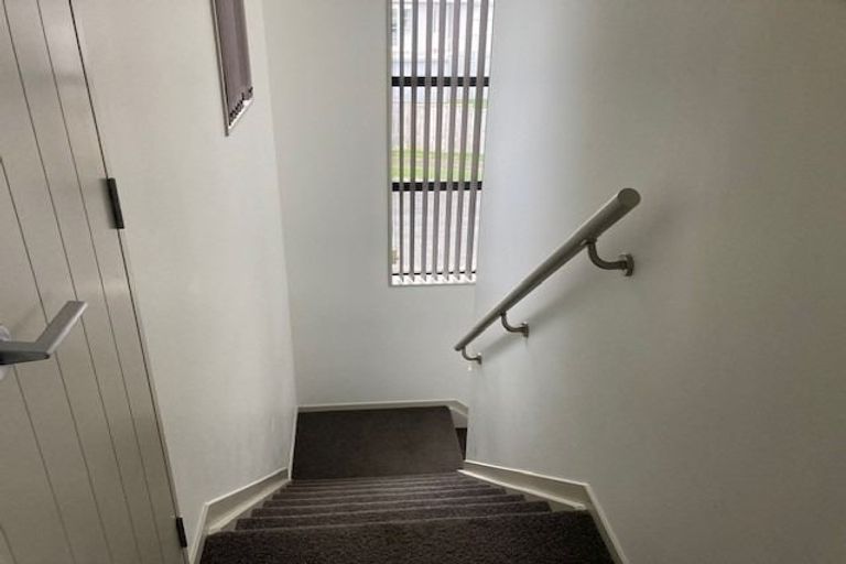 Photo of property in 33 Carole Crescent, Pakuranga, Auckland, 2010