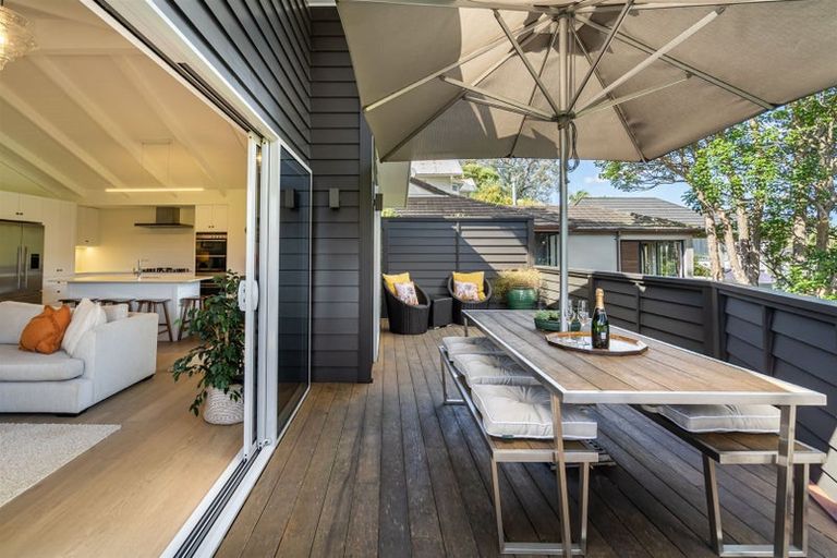 Photo of property in 2/76 Wairoa Road, Narrow Neck, Auckland, 0624