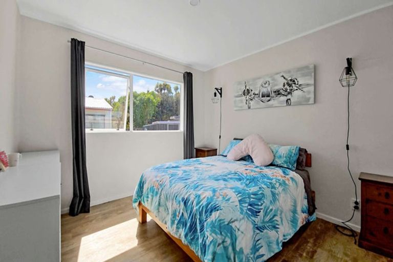 Photo of property in 2/137 Awaroa Road, Helensville, 0800