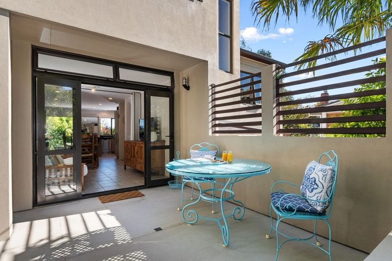 Photo of property in 2/222 Forrest Hill Road, Forrest Hill, Auckland, 0620