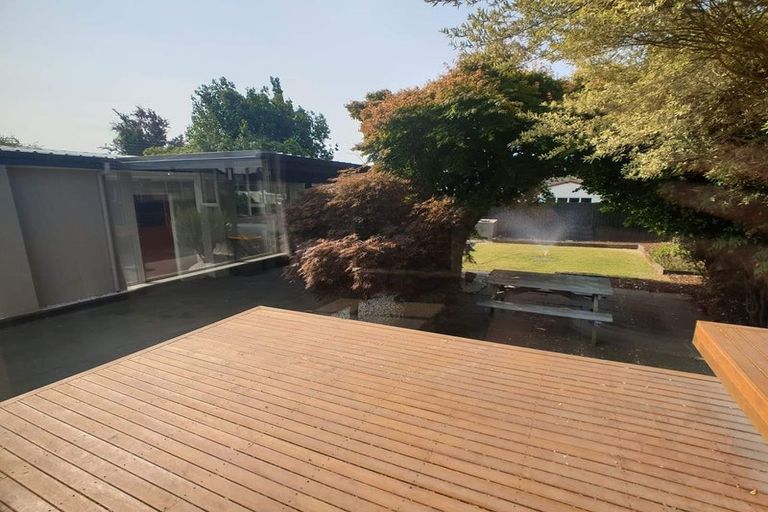 Photo of property in 37 Acacia Avenue, Upper Riccarton, Christchurch, 8041