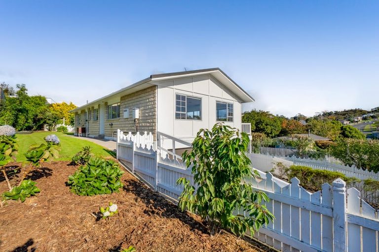 Photo of property in 51 Cumberland Street, Merrilands, New Plymouth, 4312