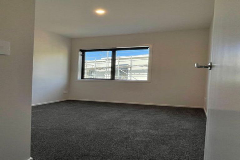 Photo of property in 5b Stockport Grove, Churton Park, 6037