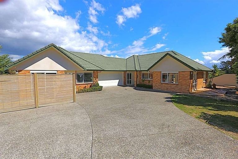 Photo of property in 50 Corta Bella Place, Golflands, Auckland, 2013