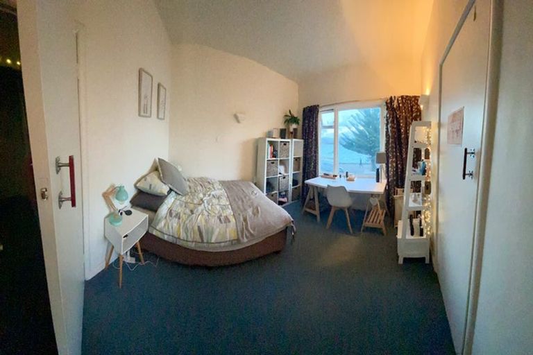 Photo of property in 182 Oriental Parade, Oriental Bay, Wellington, 6011