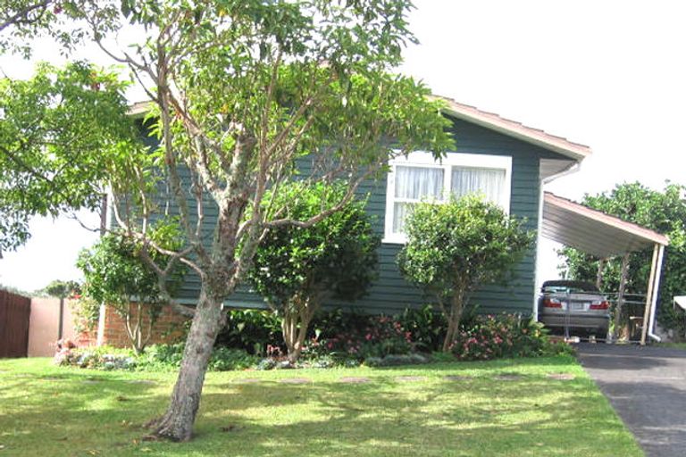 Photo of property in 7 Ashbourne Place, Glendene, Auckland, 0602