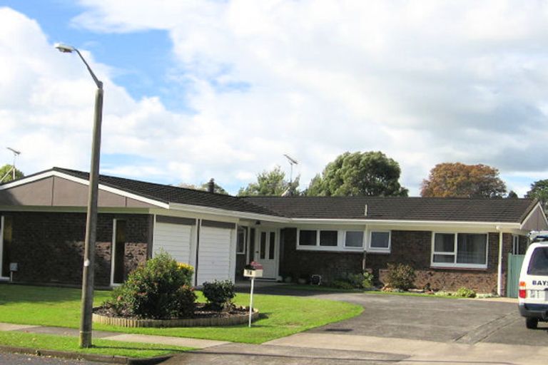Photo of property in 10 Mirrabooka Avenue, Botany Downs, Auckland, 2010