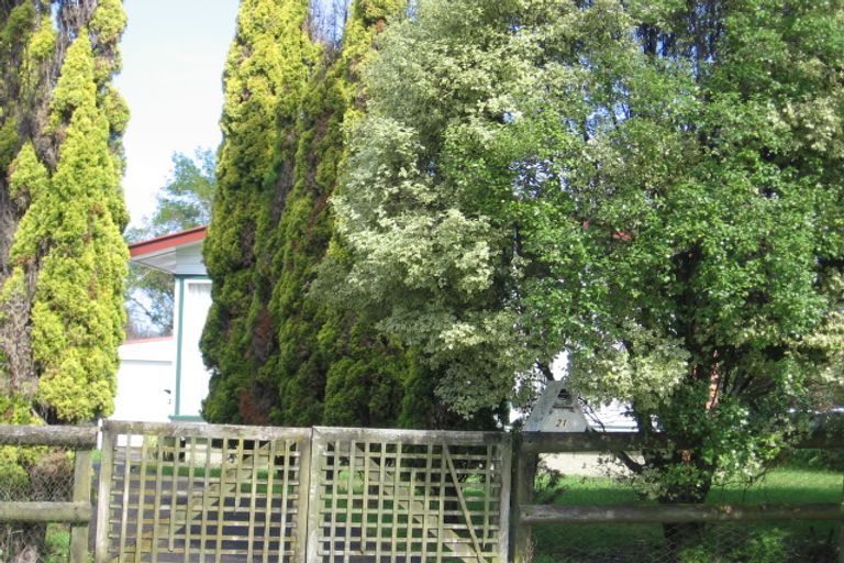 Photo of property in 21 Normandy Place, Henderson, Auckland, 0610