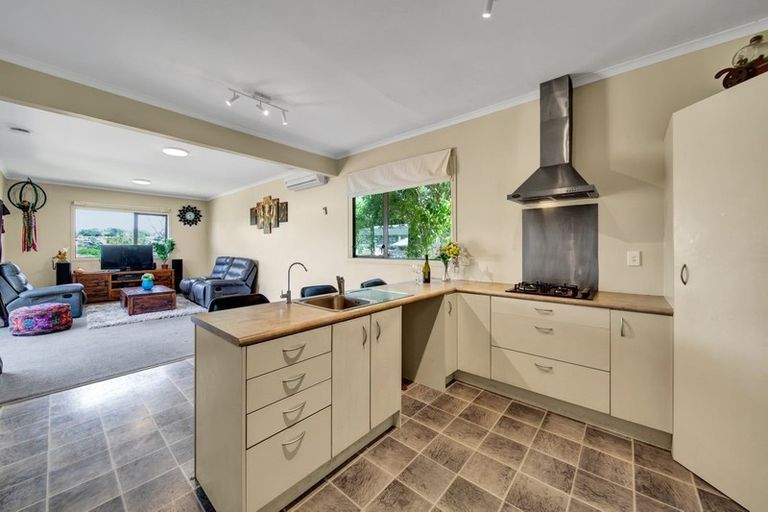 Photo of property in 28 Maratahu Street, Westown, New Plymouth, 4310