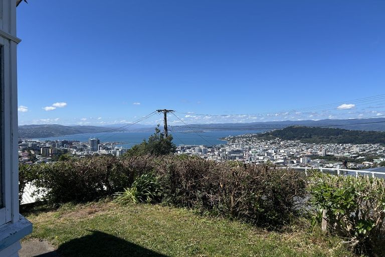 Photo of property in 12 Karepa Street, Brooklyn, Wellington, 6021