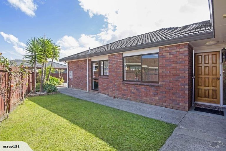 Photo of property in 3b Mirabell Place, Golflands, Auckland, 2013