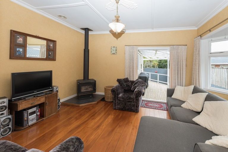 Photo of property in 263 Huatoki Street, Upper Vogeltown, New Plymouth, 4310