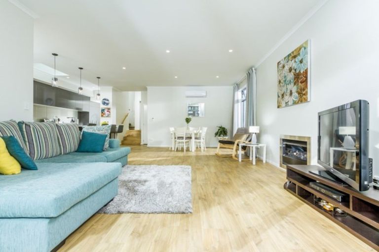 Photo of property in 15b Headland Drive, Long Bay, Auckland, 0630