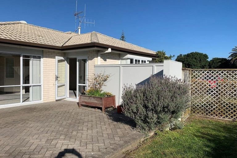 Photo of property in 49 Gravatt Road, Papamoa Beach, Papamoa, 3118