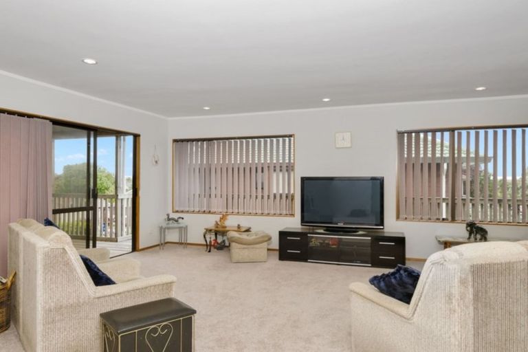 Photo of property in 109 Wiseley Road, West Harbour, Auckland, 0618