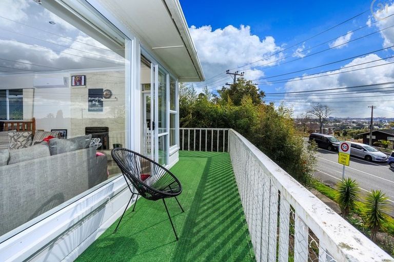 Photo of property in 27 Chivalry Road, Glenfield, Auckland, 0629