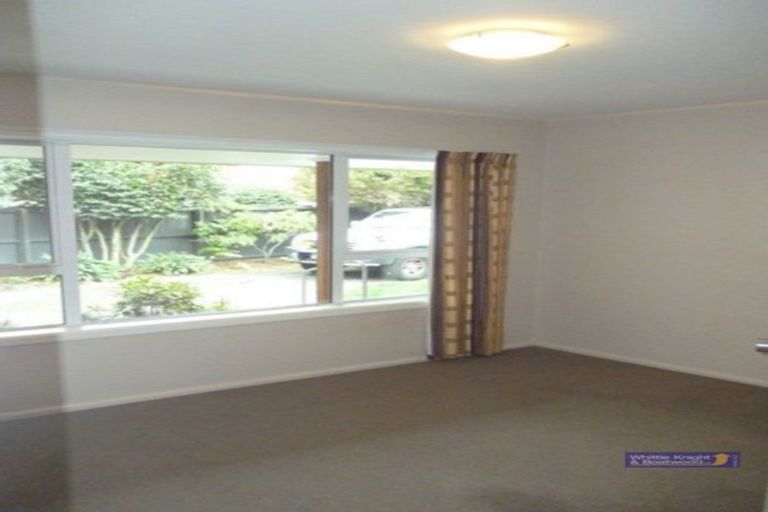 Photo of property in 17 Brookby Crescent, Avonhead, Christchurch, 8042