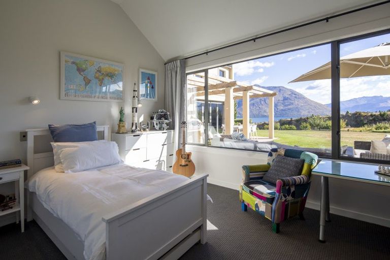 Photo of property in 5 Scenic Drive, Drift Bay, Queenstown, 9371