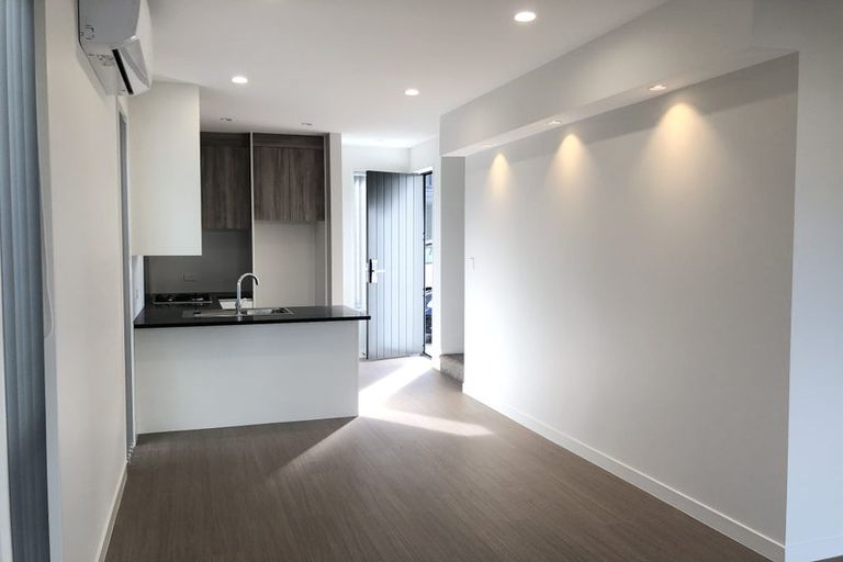 Photo of property in 5/21 Akoranga Drive, Northcote, Auckland, 0627