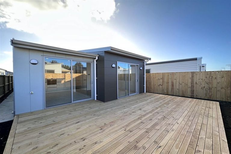 Photo of property in 16 Clayden Shuttleworth Street, Papakura, 2110