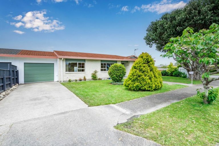 Photo of property in 2b Tawa Street, Waikanae, 5036