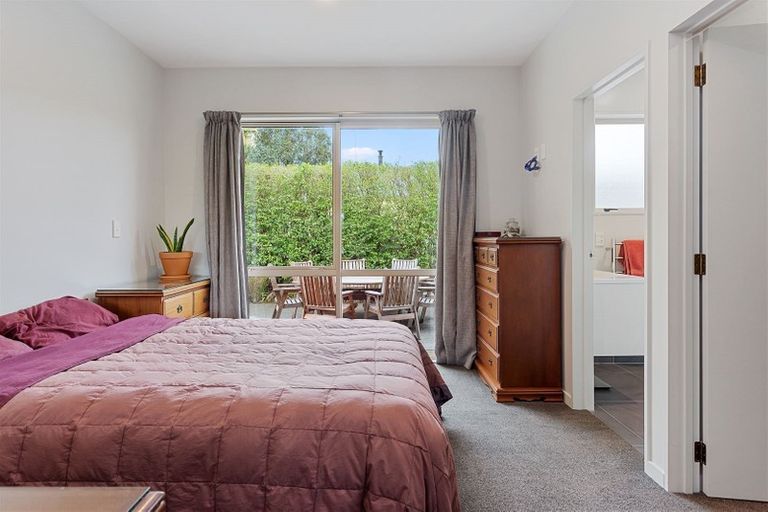 Photo of property in 134 High Street, Oxford, 7430