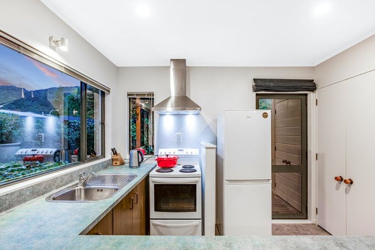 Photo of property in 105 Marine Parade, Eastbourne, Lower Hutt, 5013