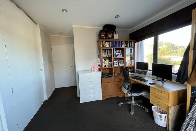 Photo of property in 19a Crystal Avenue, Glendene, Auckland, 0602