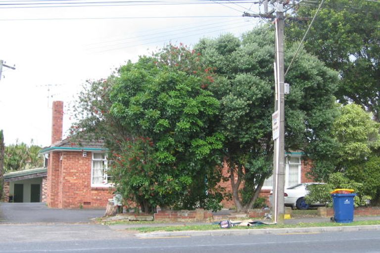 Photo of property in 2/74 Titirangi Road, New Lynn, Auckland, 0600