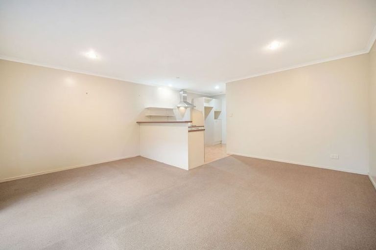 Photo of property in 2/17 Harbour View Road, Te Atatu Peninsula, Auckland, 0610