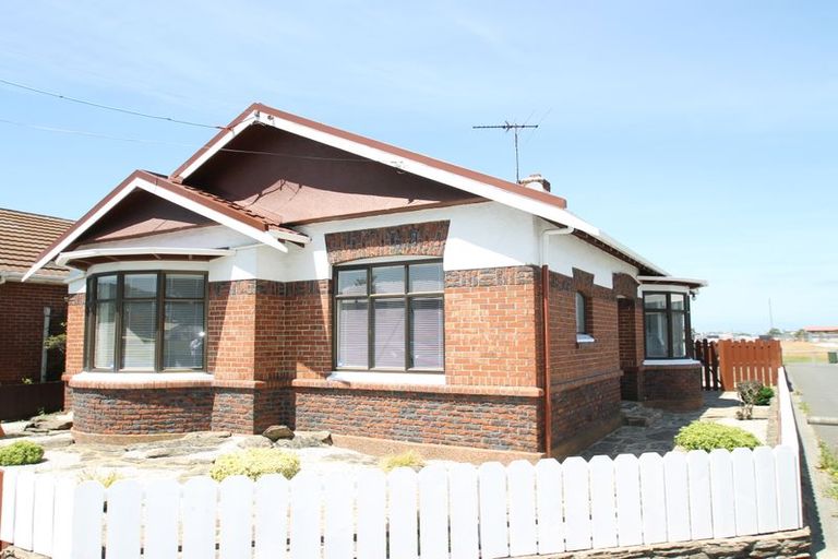 Photo of property in 203 Macandrew Road, South Dunedin, Dunedin, 9012